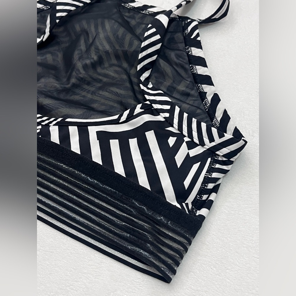 Victoria Sport Secret Black & White Geometric Striped Halter Sports Bra Medium - Picture 11 of 16